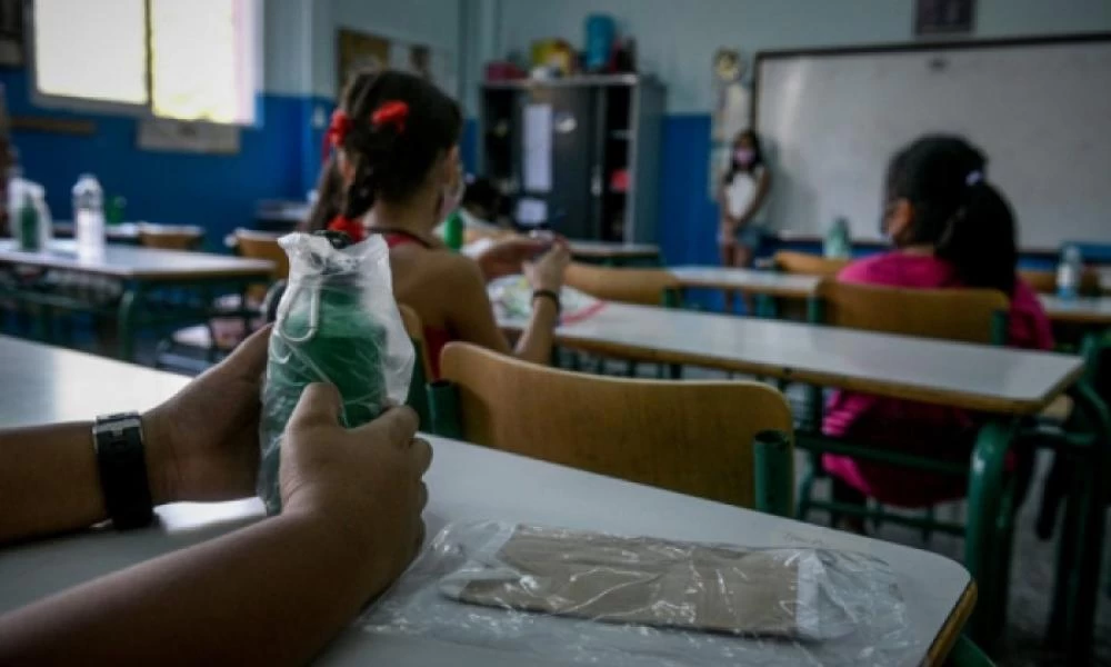 Αντίστροφη μέτρηση για το άνοιγμα των σχολείων – Πώς θα επιστρέψουν μαθητές και εκπαιδευτικοί